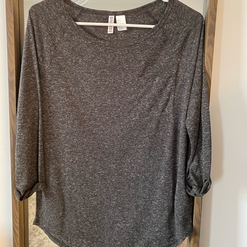 Scoop neck gray tshirt